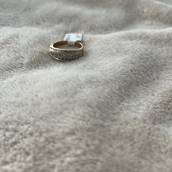 10KT gold ring with diamonds - Picture 4 of 5